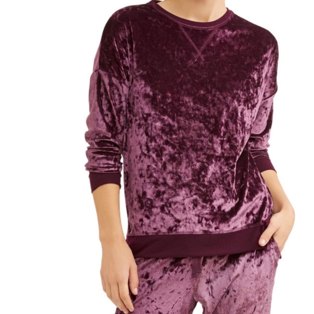 Super soft, velour velvet sleepwear set !